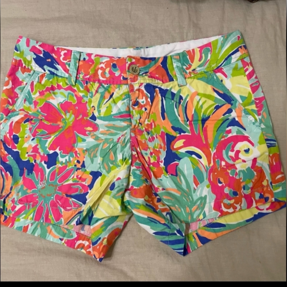 Lily Pulitzer  sz 6 Callahan shorts , beautiful,  vibrant colors